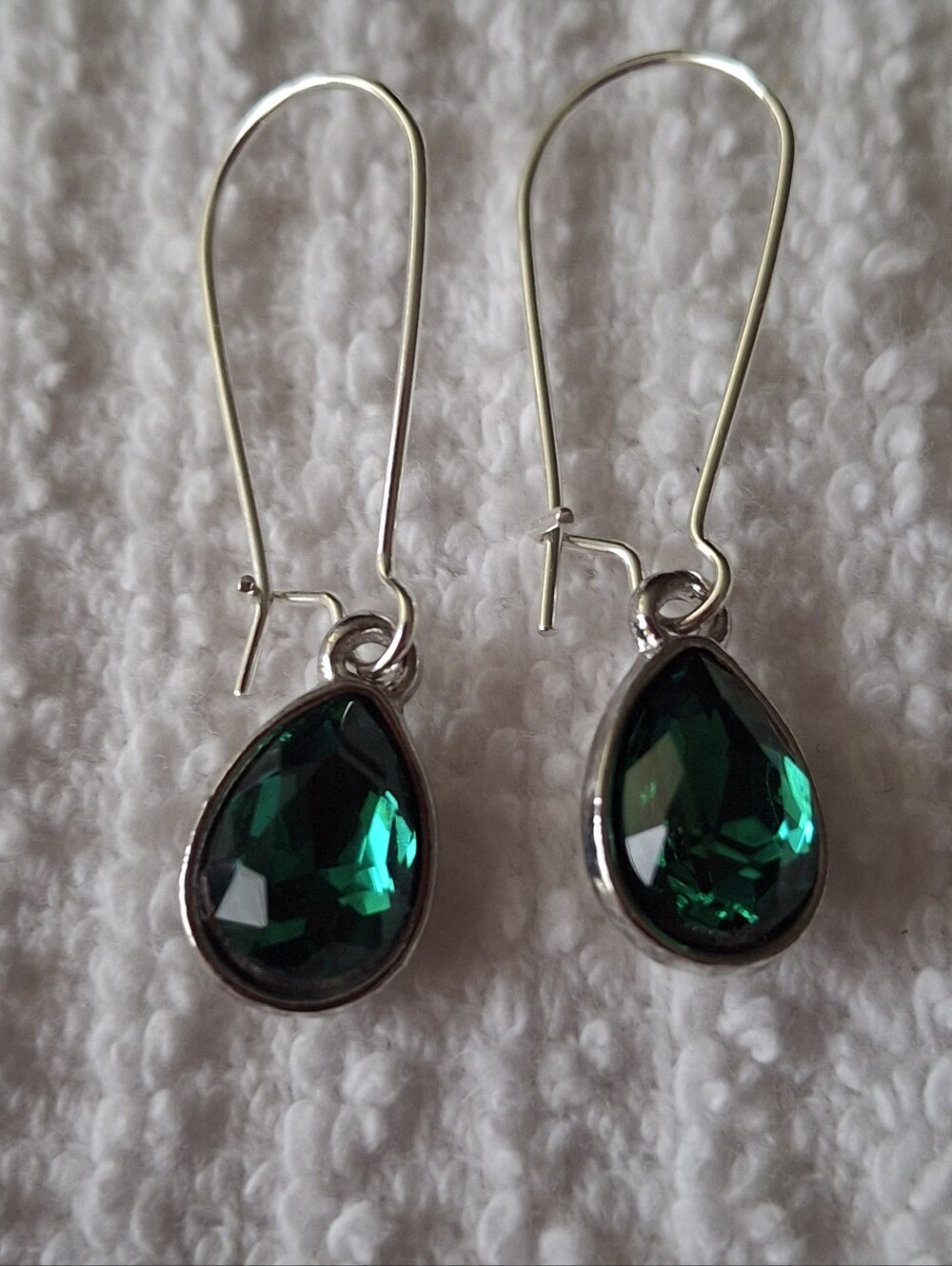 Teardrop Emerald Green Dangle Earrings - Silver Tone